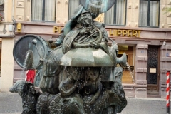 Luxembuorg Statue