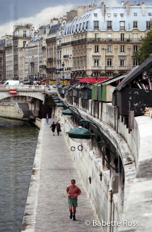 Jogger along The Seine 1995-08-30_10